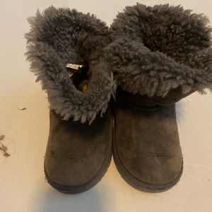 Little girls size 9.5 UGG boots